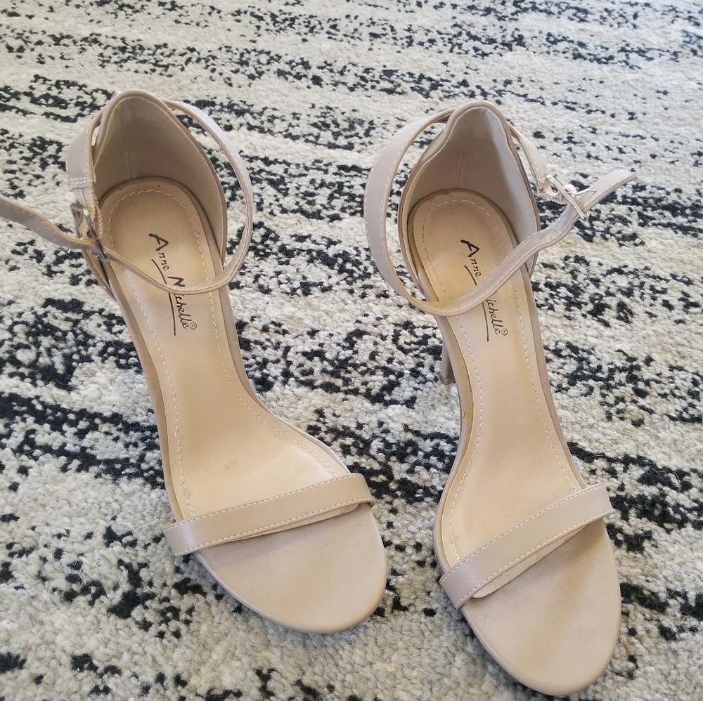 *NWOT* Strappy nude heels